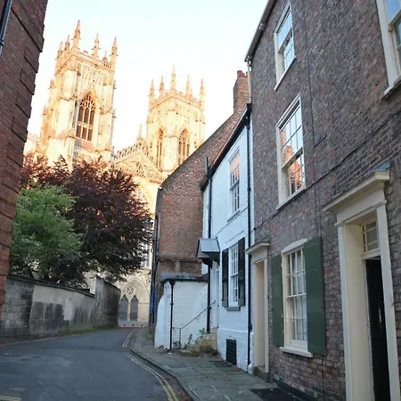 7 Precentor's Court Holiday home York